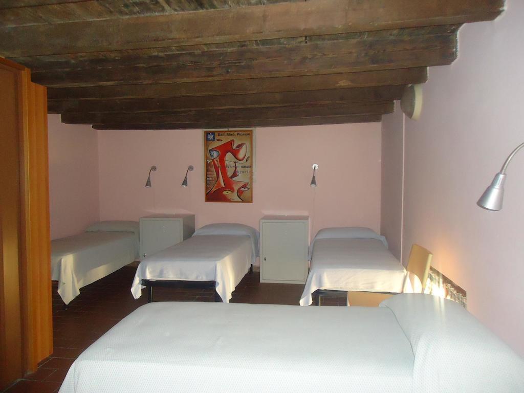 Protezione Della Giovane - Female Hostel Verona Habitación foto