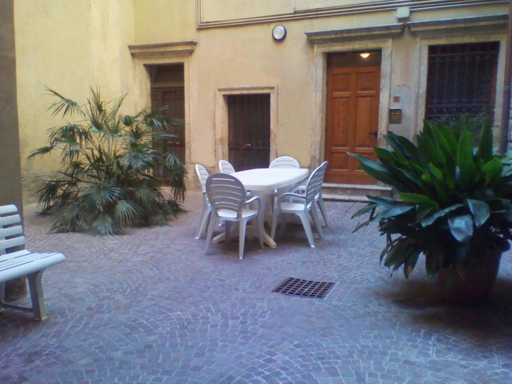 Protezione Della Giovane - Female Hostel Verona Exterior foto